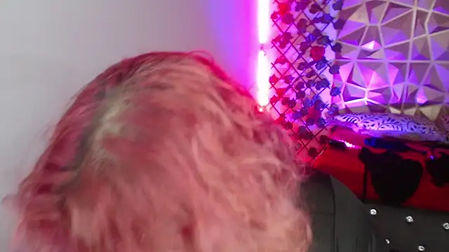 Snapshot of poison_doll2 chatting on November 13, 5:56 pm poison doll2 online show from November 13, 5:56 pm