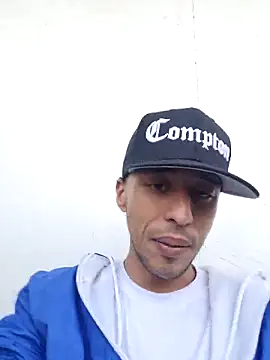 Santi2323xxX online show from April 19, 1:10 pm