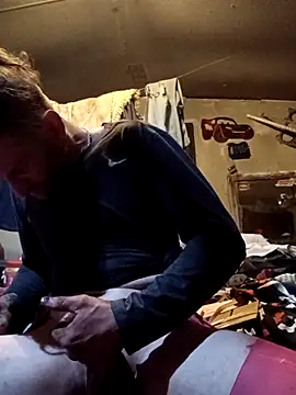 bearded cross online show from April 18, 10:30 am