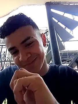 Snapshot of Andres_theking chatting on February 28, 5:47 pm Andres theking online show from February 28, 5:47 pm