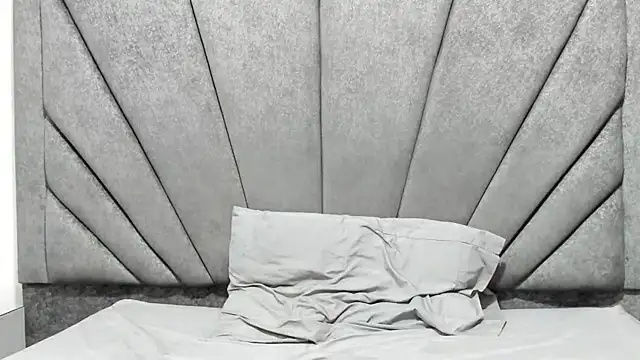 MielAndLeo online show from November 20, 1:22 pm