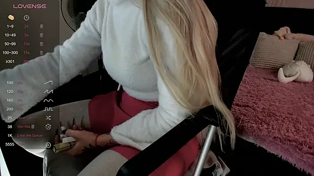 Kira Key online show from December 20, 1:34 am