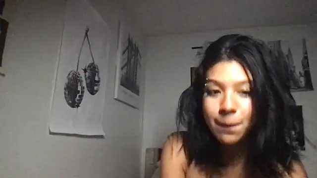 petitelatinateen online show from September 18, 7:32 am