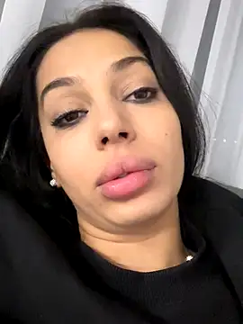 Bella Vixen  online show from November 5, 12:10 am