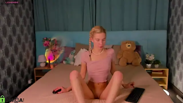 Aurora Bennet online show from October 15, 12:55 am