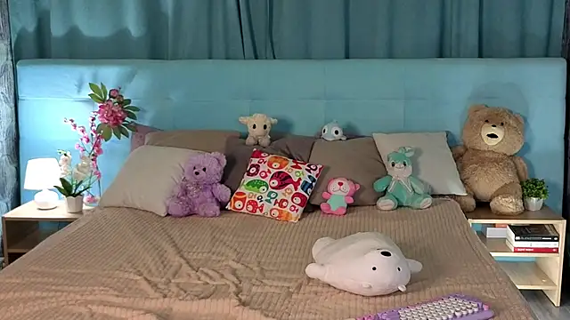 Aurora Bennet online show from December 3, 1:02 am