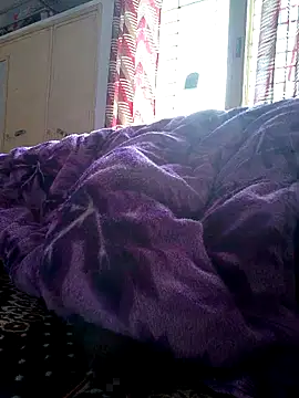 Snapshot of queenbuggi chatting on February 1, 9:19 am queenbuggi online show from February 1, 9:19 am