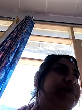 Snapshot of queenbuggi chatting on February 12, 7:36 am queenbuggi online show from February 12, 7:36 am