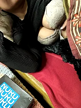 Snapshot of queenbuggi chatting on February 28, 6:31 pm queenbuggi online show from February 28, 6:31 pm