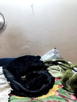 Snapshot of queenbuggi chatting on March 7, 3:42 pm queenbuggi online show from March 7, 3:42 pm