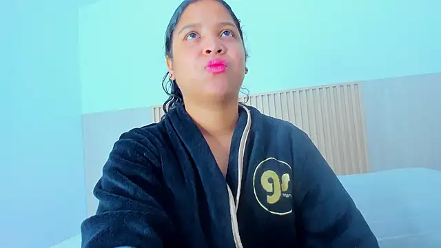 Snapshot of alena_brown_ chatting on October 21, 11:22 am alena brown online show from October 21, 11:22 am