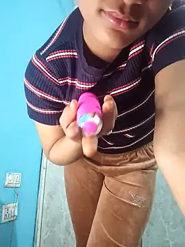 Nisha cam12 online show from November 17, 6:46 pm