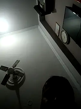 vardh033 online show from January 13, 4:51 am