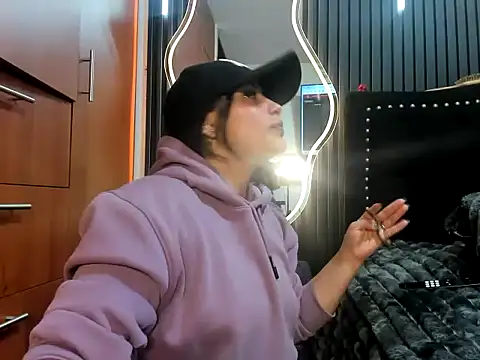 scarletr red online show from October 16, 10:44 pm