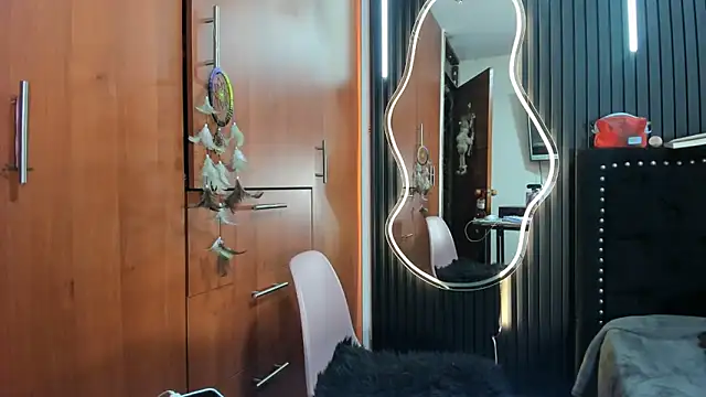 scarletr red online show from December 15, 11:09 pm