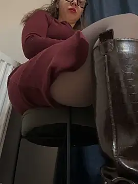 ladywithbigass online show from February 3, 5:49 am