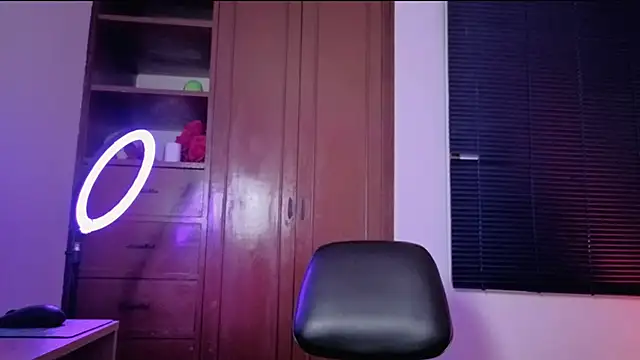 MiaCollinssx online show from April 11, 2:32 pm