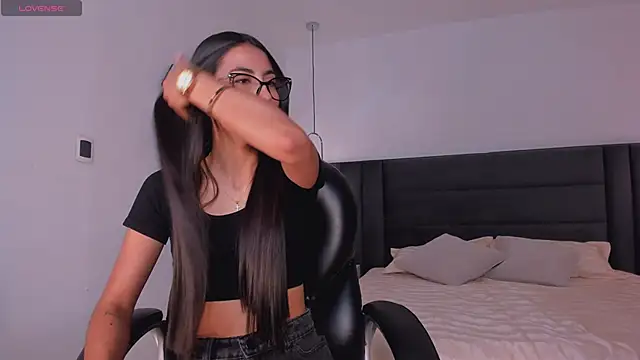 Snapshot of BonnyRose chatting on November 29, 7:39 pm BonnyRose online show from November 29, 7:39 pm