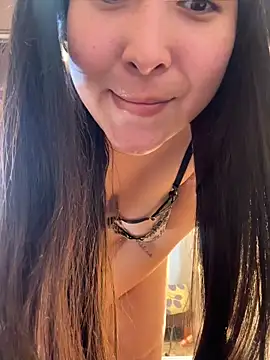 Snapshot of evelyn_1702 chatting on May 10, 7:52 pm evelyn 1702 online show from May 10, 7:52 pm