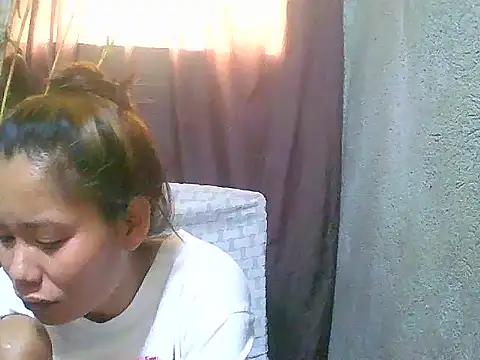 Snapshot of Sweeetgurll chatting on April 30, 4:19 am Sweeetgurll online show from April 30, 4:19 am