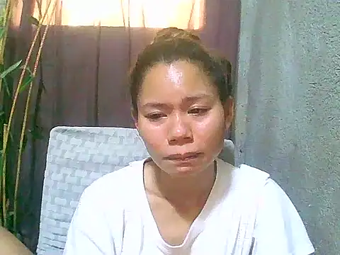 Snapshot of Sweeetgurll chatting on May 3, 1:55 am Sweeetgurll online show from May 3, 1:55 am