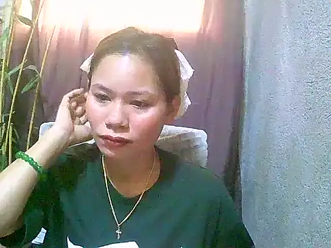 Snapshot of Sweeetgurll chatting on May 10, 3:55 am Sweeetgurll online show from May 10, 3:55 am