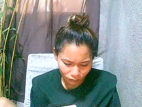 Snapshot of Sweeetgurll chatting on May 11, 9:26 am Sweeetgurll online show from May 11, 9:26 am