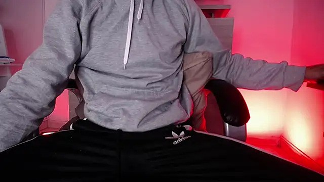 Snapshot of Mr_Klein_69 chatting on October 31, 3:29 am Mr Klein 69 online show from October 31, 3:29 am