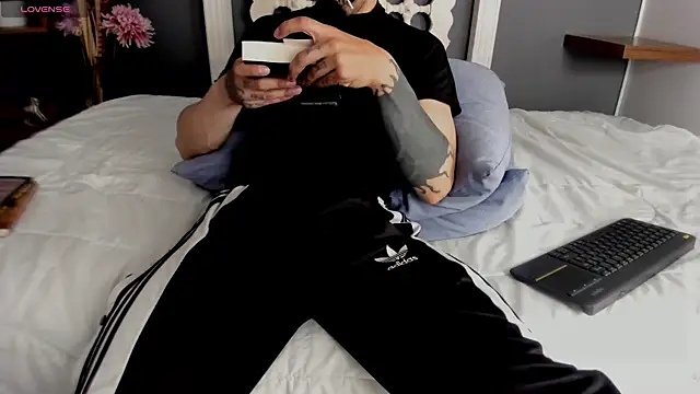 Snapshot of Mr_Klein_69 chatting on December 14, 1:11 am Mr Klein 69 online show from December 14, 1:11 am