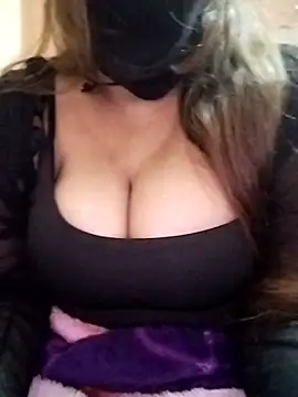 Snapshot of Urban_Queen chatting on November 20, 10:09 pm Urban Queen online show from November 20, 10:09 pm