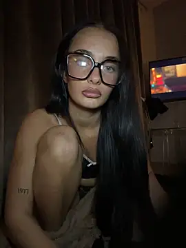 Snapshot of Spicy-Rosie20 chatting on December 16, 8:47 pm Spicy-Rosie20 online show from December 16, 8:47 pm