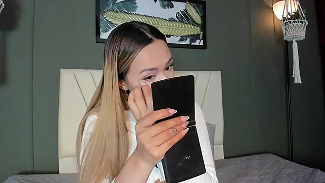 nikolevoshkie  online show from April 11, 12:20 pm