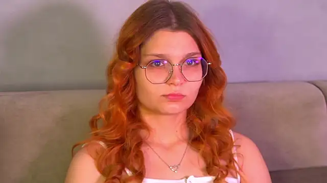 Snapshot of BellaMarebelle chatting on October 4, 4:21 am BellaMarebelle online show from October 4, 4:21 am