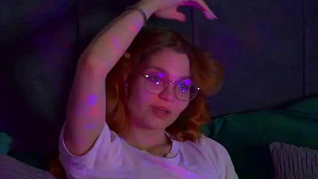 Snapshot of BellaMarebelle chatting on October 10, 4:22 am BellaMarebelle online show from October 10, 4:22 am