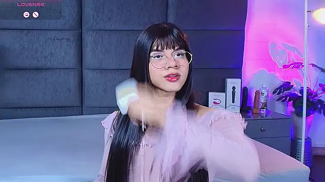 Snapshot of Slenna_Moon chatting on February 26, 11:37 pm Slenna Moon online show from February 26, 11:37 pm