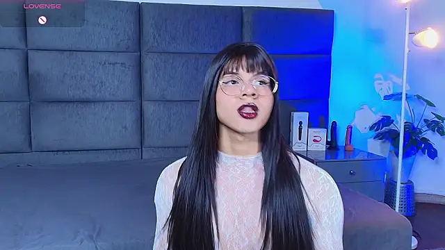 Snapshot of Slenna_Moon chatting on February 27, 11:27 pm Slenna Moon online show from February 27, 11:27 pm