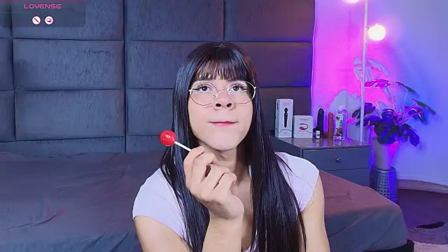 Snapshot of Slenna_Moon chatting on February 28, 11:39 pm Slenna Moon online show from February 28, 11:39 pm