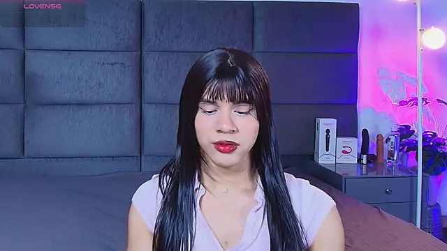 Snapshot of Slenna_Moon chatting on March 5, 10:17 pm Slenna Moon online show from March 5, 10:17 pm