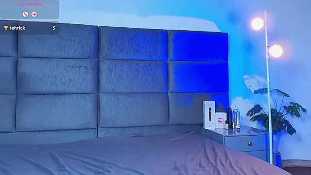 Snapshot of Slenna_Moon chatting on March 8, 2:04 am Slenna Moon online show from March 8, 2:04 am