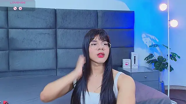 Snapshot of Slenna_Moon chatting on March 9, 11:09 pm Slenna Moon online show from March 9, 11:09 pm