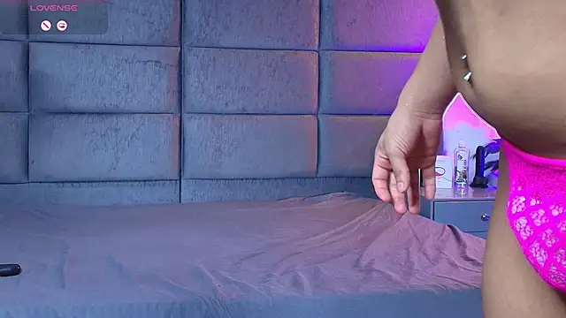 Snapshot of Slenna_Moon chatting on March 21, 11:52 pm Slenna Moon online show from March 21, 11:52 pm