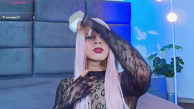 Snapshot of Slenna_Moon chatting on March 25, 11:55 pm Slenna Moon online show from March 25, 11:55 pm