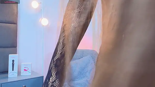 Snapshot of Slenna_Moon chatting on April 2, 12:19 am Slenna Moon online show from April 2, 12:19 am