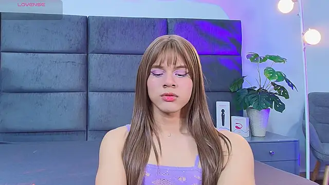 Snapshot of Slenna_Moon chatting on April 6, 12:41 am Slenna Moon online show from April 6, 12:41 am