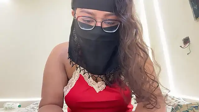 Drizzling Intimecy online show from November 16, 8:20 am