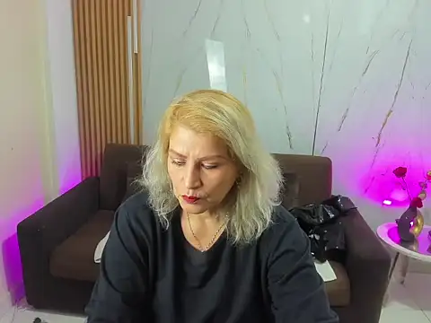 Juanitarubia online show from November 22, 7:02 pm