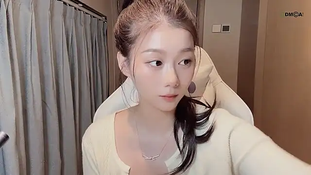 Snapshot of Makinghappymyself_ chatting on November 26, 1:12 pm Makinghappymyself online show from November 26, 1:12 pm