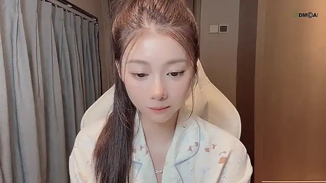 Snapshot of Makinghappymyself_ chatting on December 2, 2:45 pm Makinghappymyself online show from December 2, 2:45 pm