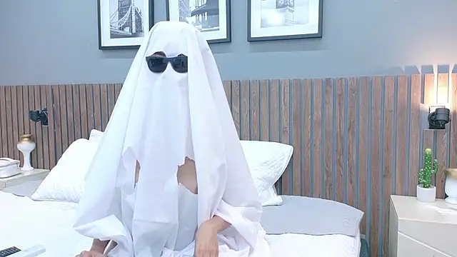 luna roja25 online show from October 12, 6:01 am