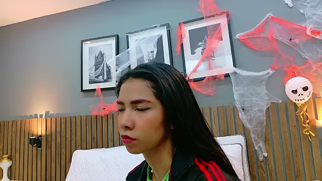 luna roja25 online show from October 27, 1:48 pm